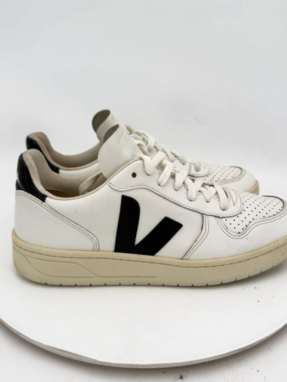 Veja V-10 Women Size 8 White Leather Black V Logo Training Shoes - Picture 4 of 12